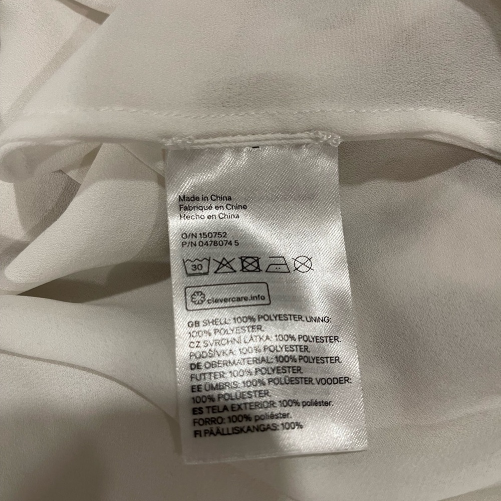 Cute H&M white blouse with black bow 8 - Picture 6 of 6